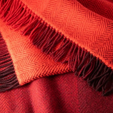 Hanly's Red - Weiche Merino-Kaschmir Wolldecke von John Hanly aus Irland.
