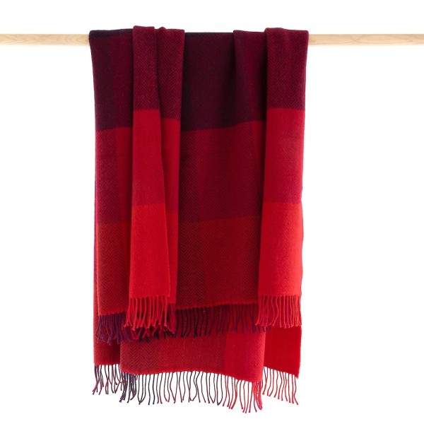 Hanly's Red - Weiche Merino-Kaschmir Wolldecke von John Hanly aus Irland.