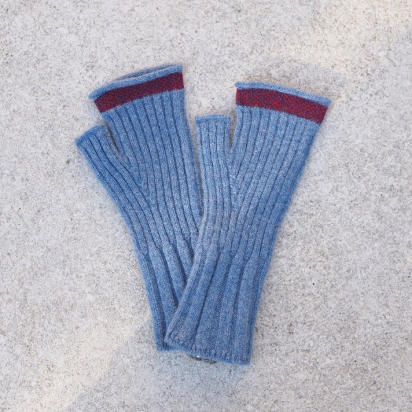 Handschuhe ohne Finger, Handstulpen in Blau von Eribé Knitwear aus Schottland