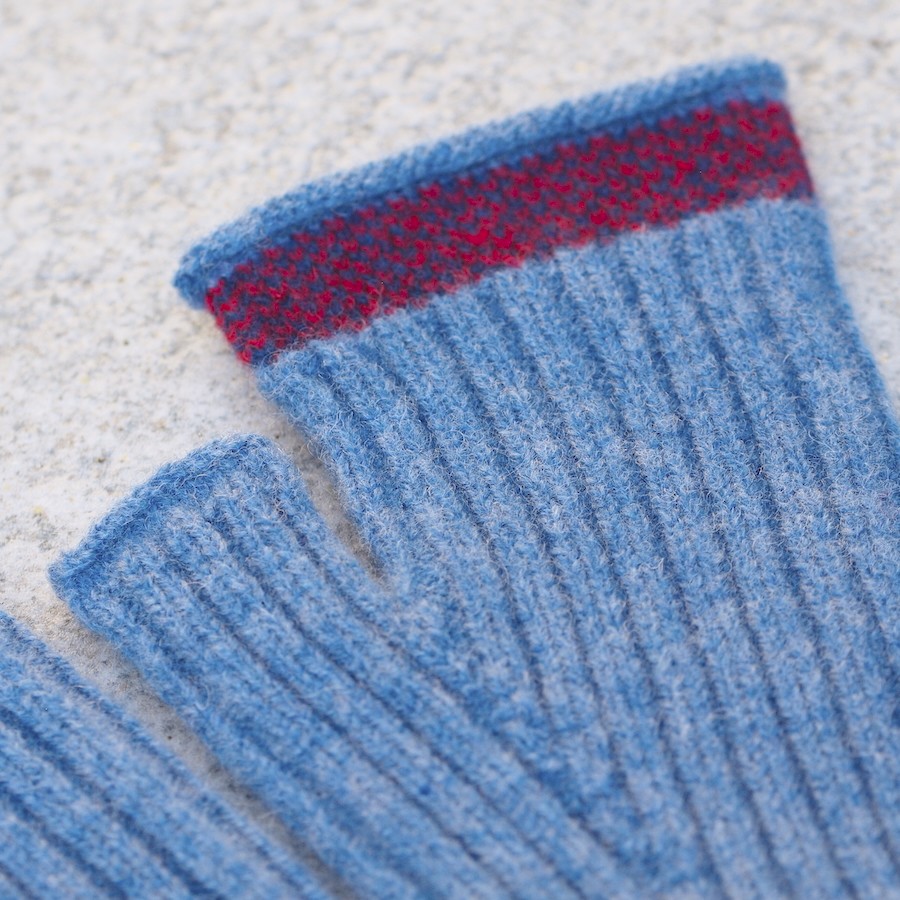 Handschuhe ohne Finger, Handstulpen in Blau von Eribé Knitwear aus Schottland