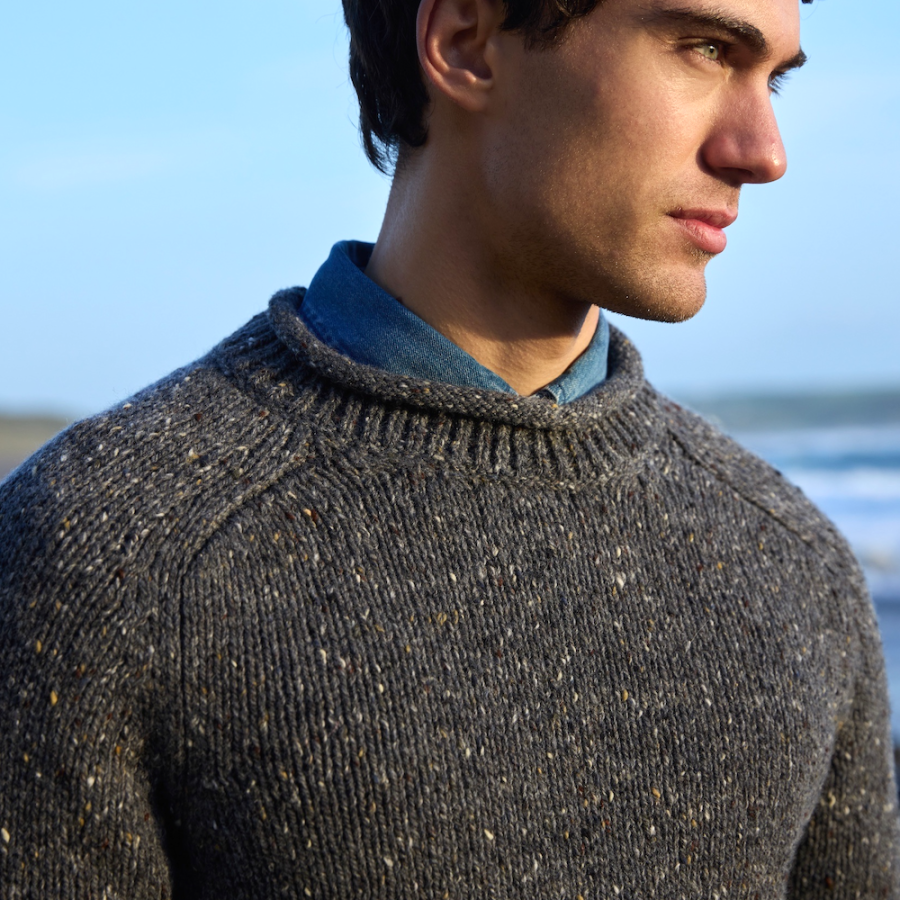 Donegal Raglan Wollpullover mit Rollbündchen von Fisherman out of Ireland. Mulesing Free, Made in Ireland.