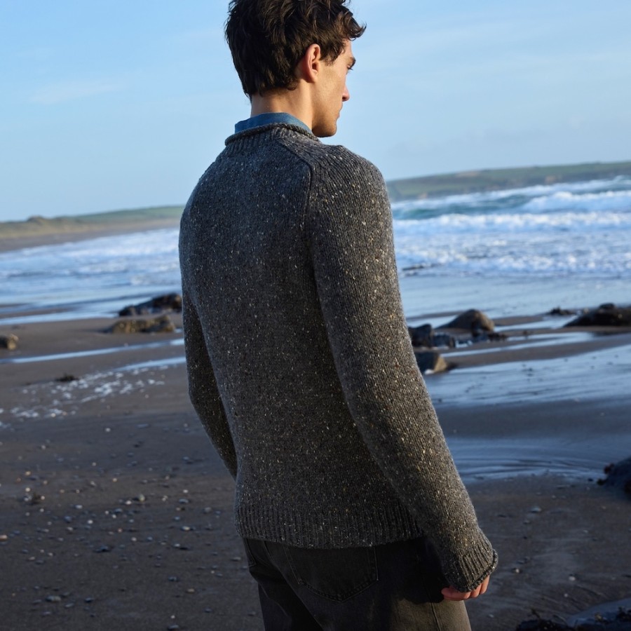 Donegal Raglan Wollpullover mit Rollbündchen von Fisherman out of Ireland. Mulesing Free, Made in Ireland.