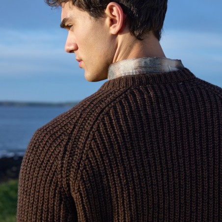 Raglan-Pulli von FISHERMAN aus Merinowolle und Kaschmir. Optimale Passform, ohne Bündchen und nachhaltig gestrickt.