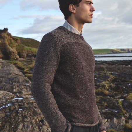 CHARLES H. ist ein raffinierter Pullover aus reiner, hochwertiger Merinowolle von Fisherman out of Ireland.