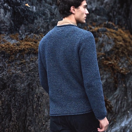 Sehr lässiger Herren-Pullover von FISHERMAN out of IRELAND aus weicher Merinowolle mit 5% Kaschmir veredelt.