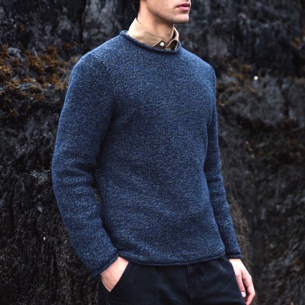 Sehr lässiger Herren-Pullover von FISHERMAN out of IRELAND aus weicher Merinowolle mit 5% Kaschmir veredelt.