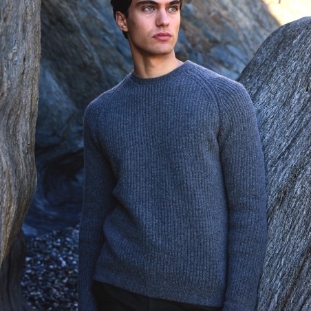 Schlichter Raglan-Pullover aus reiner Geelong Merinowolle von FISHERMAN out of IRELAND.