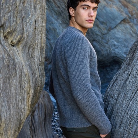 Schlichter Raglan-Pullover aus reiner Geelong Merinowolle von FISHERMAN out of IRELAND.