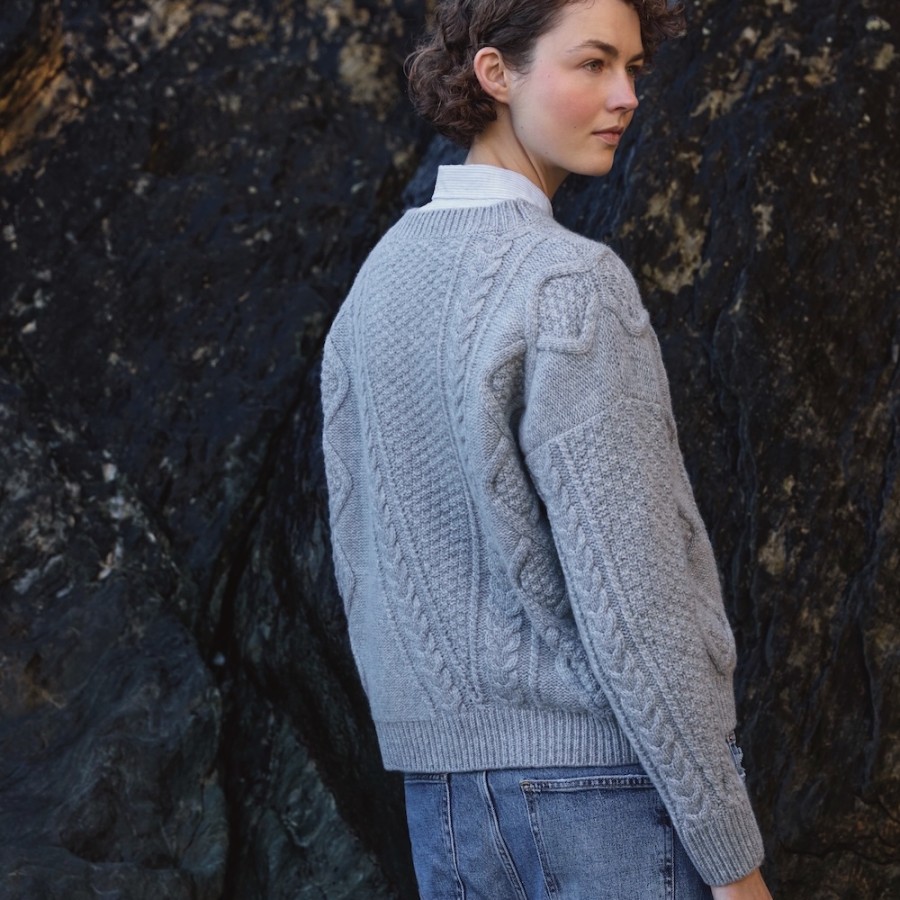 Sehr schöner irischer Aran Wollpullover aus reiner Geelong Lambswool von Fisherman out of Ireland.