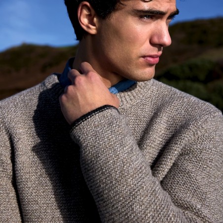 KEN B. ist ein weicher, heller Merino-Kaschmir Wollpullover von Fisherman out of Ireland.