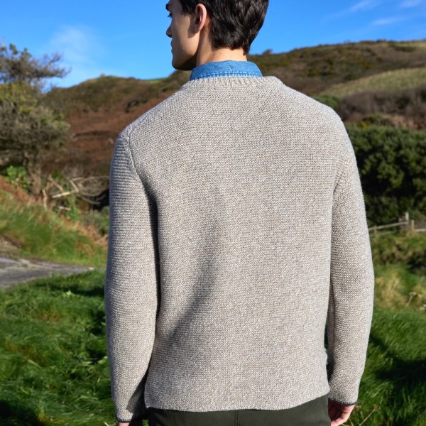 KEN B. ist ein weicher, heller Merino-Kaschmir Wollpullover von Fisherman out of Ireland.
