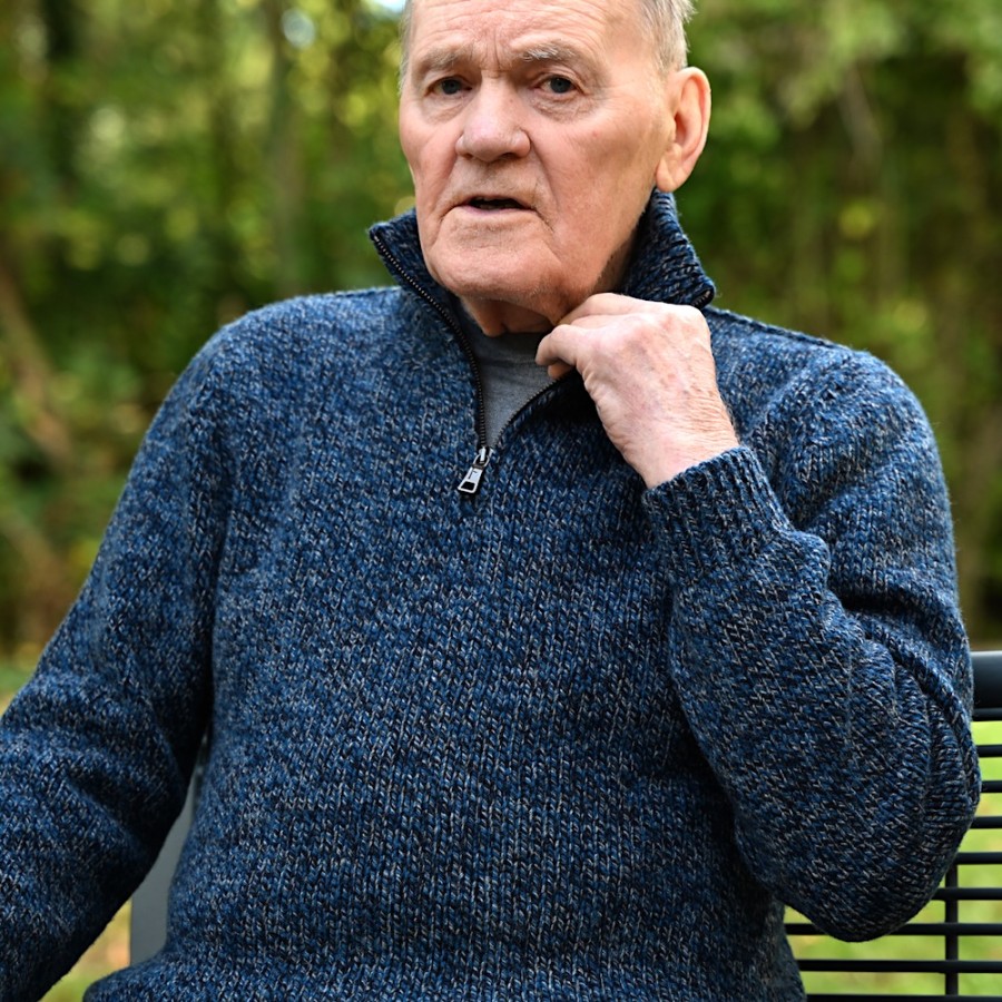 Model: Hans-Jürgen Mumme | Melierter Merino-Kaschmir Troyer von FISHERMAN out of IRELAND