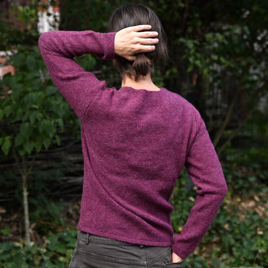 Alpaka-Pullover mit V-Ausschnitt von Les Racines du Ciel aus der Bretagne.