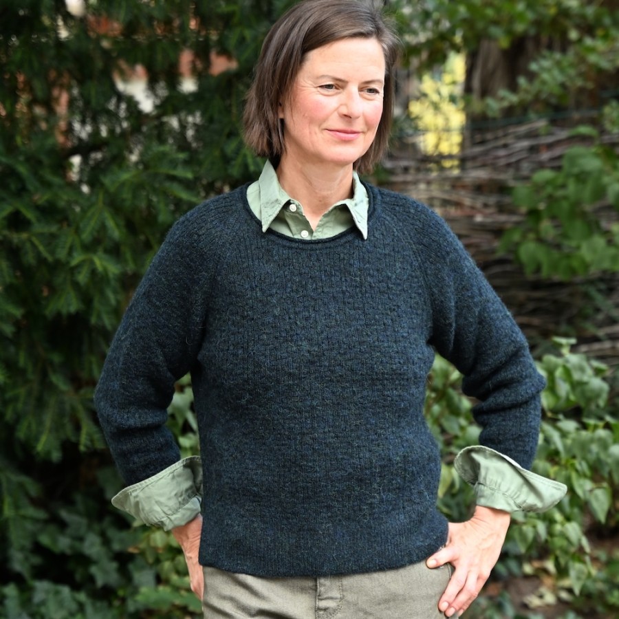 JULIANE ist ein wertvoller Alpaka Pullover mit schönem Strickmuster von Les Racines du Ciel.