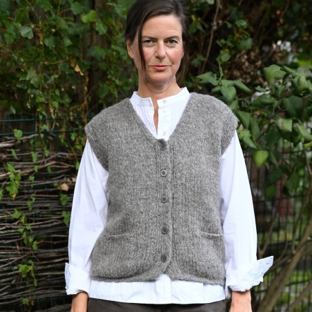 Handgestrickte Alpaka Weste von INTI Knitwear, dem Grobstrick-Spezialisten aus Ecuador.