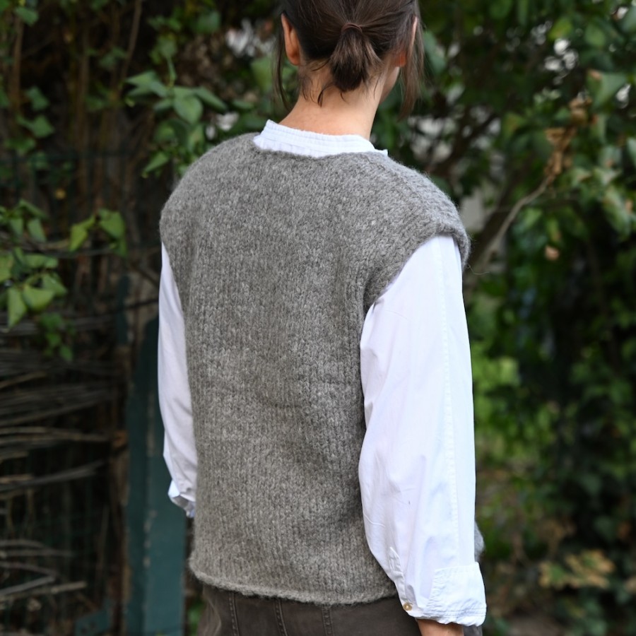 Handgestrickter Alpaka Cardigan von INTI Knitwear, dem Grobstrick-Spezialisten aus Ecuador.