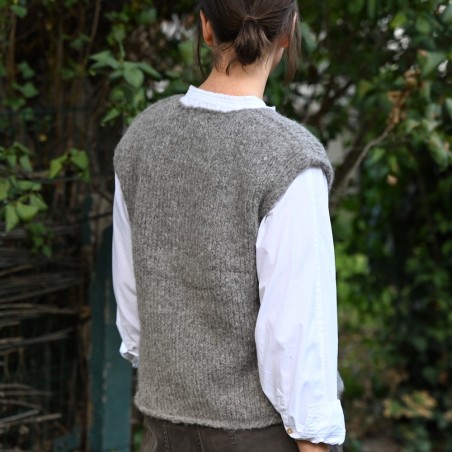 Handgestrickter Alpaka Cardigan von INTI Knitwear, dem Grobstrick-Spezialisten aus Ecuador.