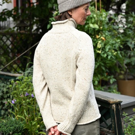 Donegal Tweed Pullover mit hohem Kragen von FISHERMAN OUT OF IRELAND.