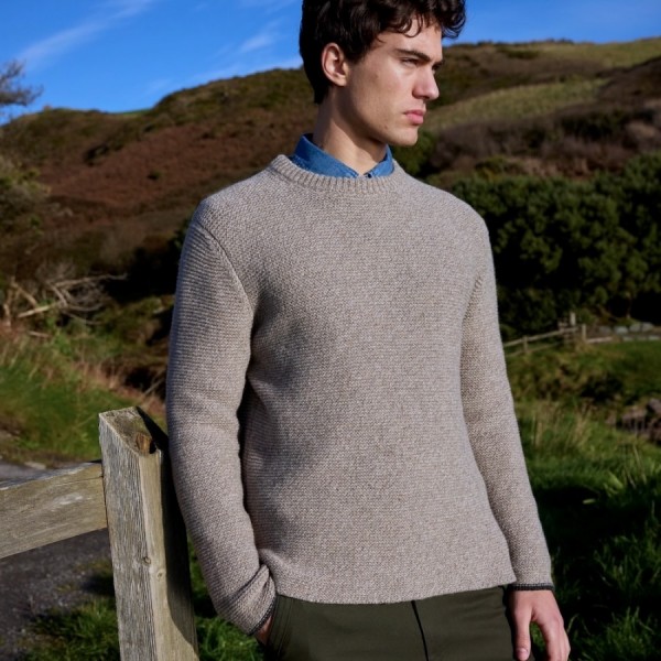 KEN B. ist ein weicher, heller Merino-Kaschmir Wollpullover von Fisherman out of Ireland.