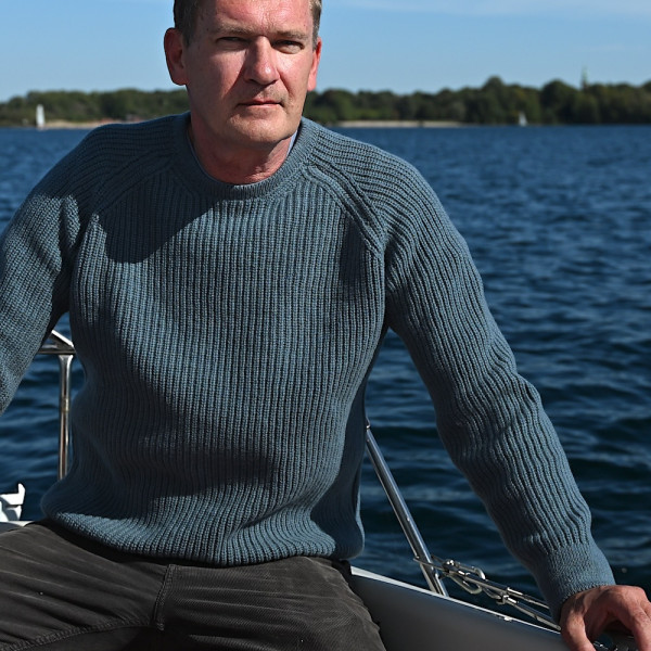 Schlichter Raglan-Pullover aus reiner Geelong Merinowolle von FISHERMAN out of IRELAND.